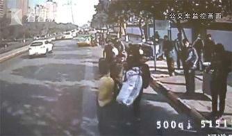 最新爆料司机视频大全,行车瞬间，惊心动魄一幕幕  第2张